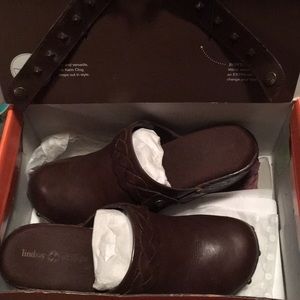 NWT Lindsay Phillips Brown Leather Karin Clogs